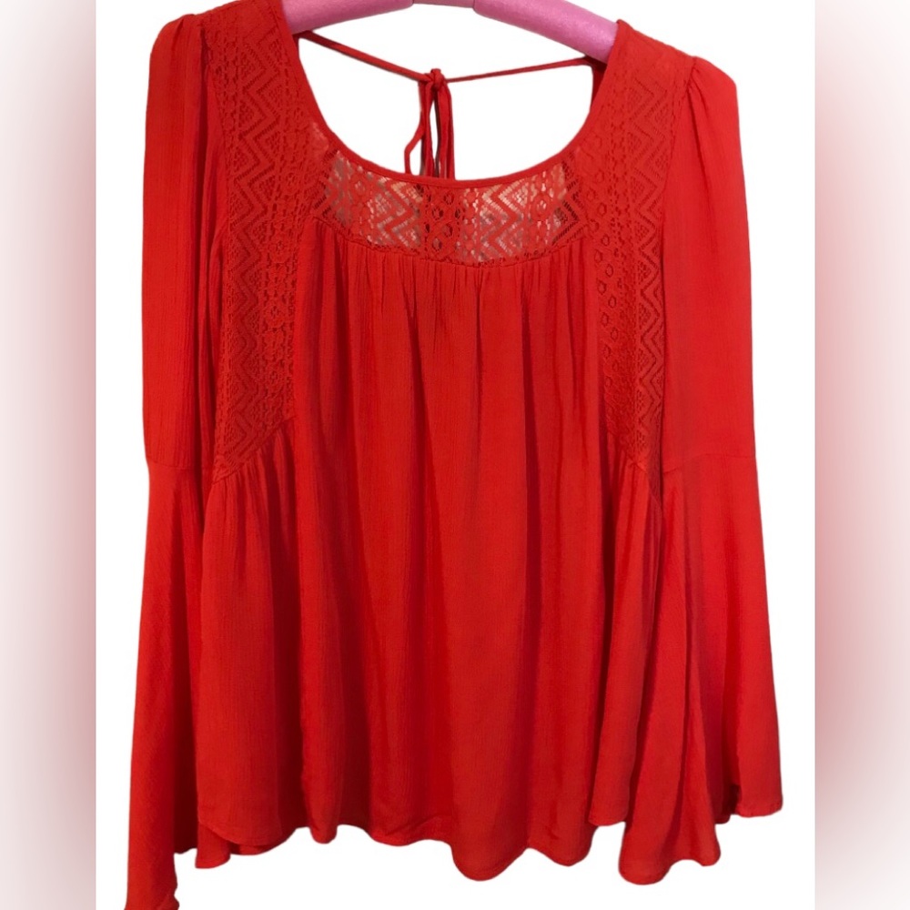 NWOT Cupio Coral Bohemian Peasant Bell Sleeve Top w/ Lace & Tie Detail. Sz S